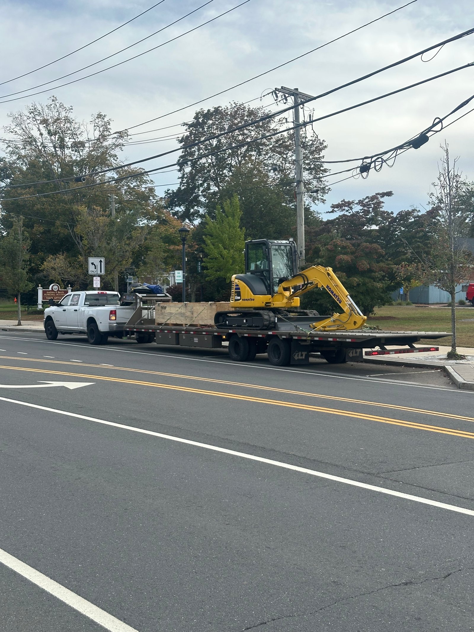 Flatbed hauling equipment